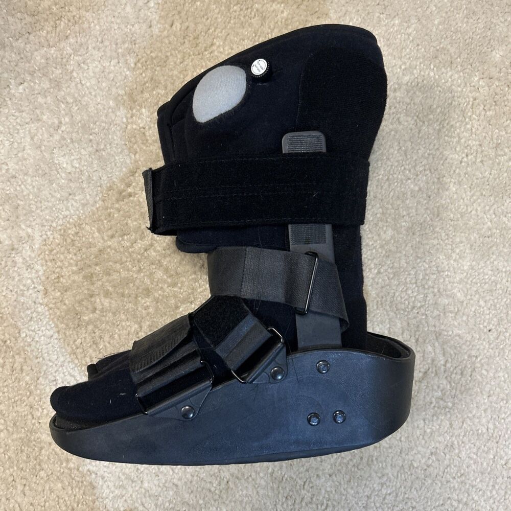 DonJoy MaxTrax Air Ankle Walker Brace / Walking Boot (MEDIUM)